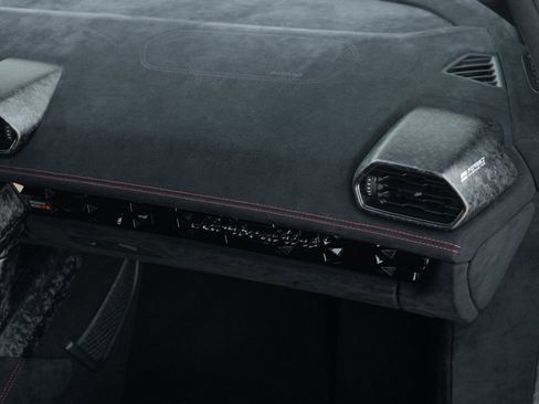 Used 2018 Lamborghini Huracan Performante image 21