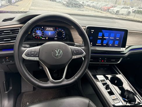 Used 2025 Volkswagen Atlas SEL image 8