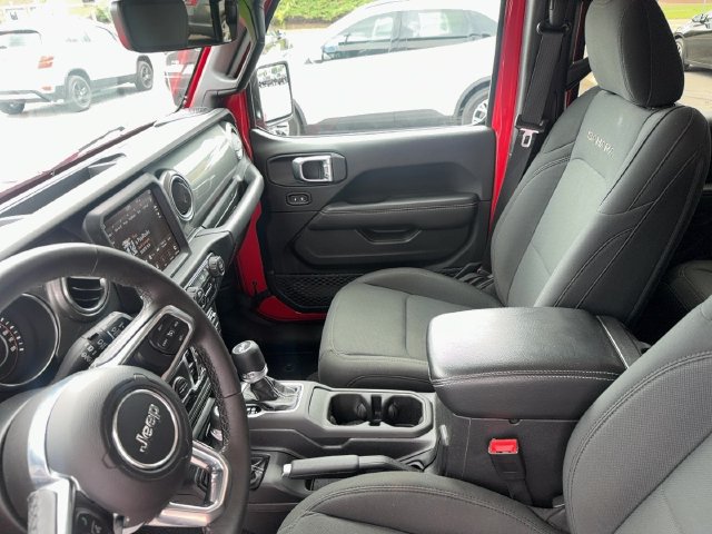 Used 2020 Jeep Wrangler Unlimited Sahara w/ Uconnect 4C Nav & Sound Group AWD/4WD image 17