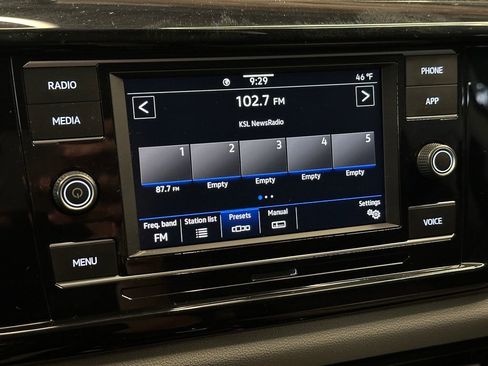 Used 2022 Volkswagen Taos S image 13