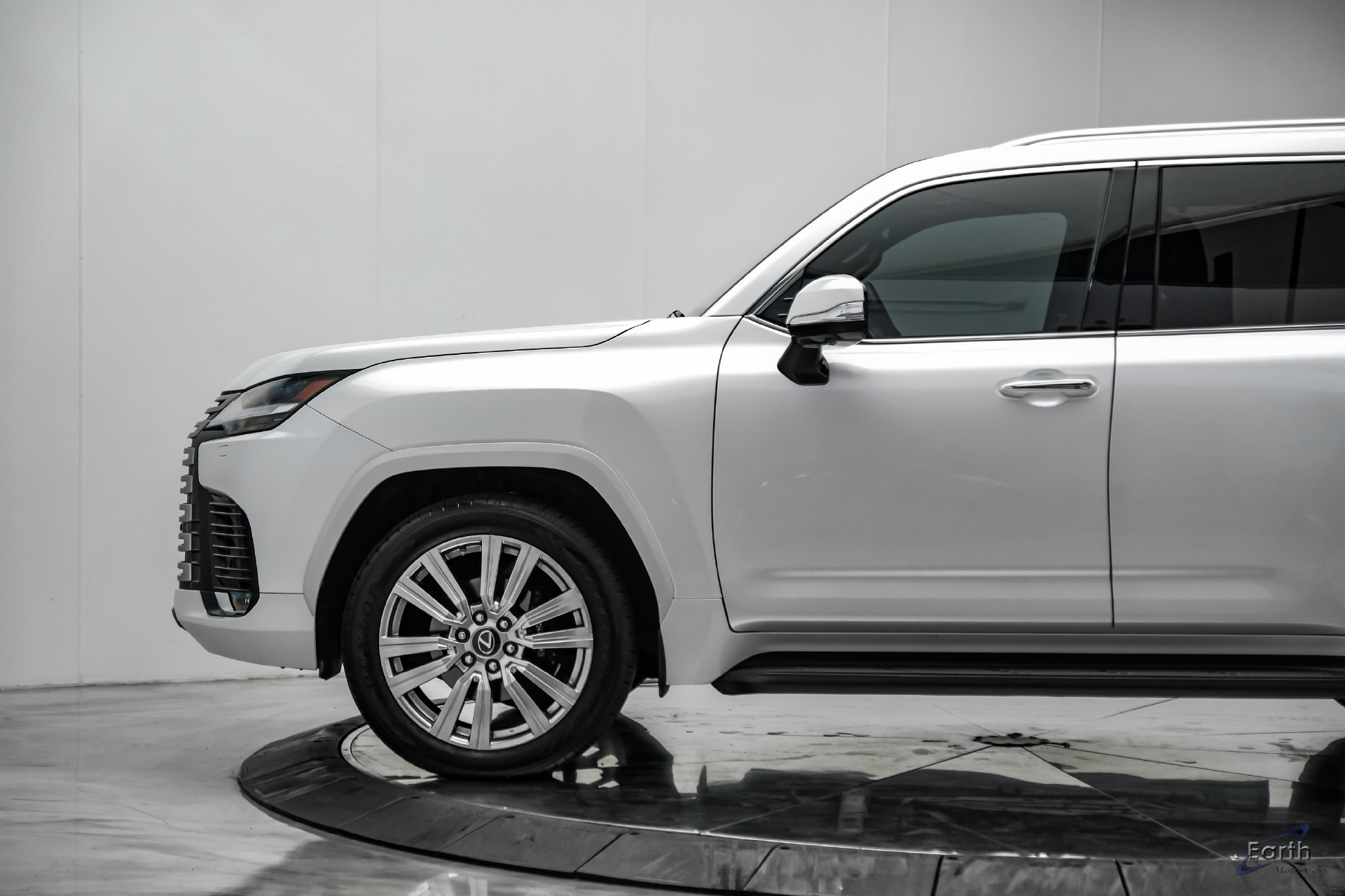 Used 2023 Lexus LX 600 4WD w/ Accessory Package (Z1) image 8