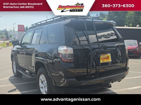 Used 2018 Toyota 4Runner SR5 AWD/4WD image 3