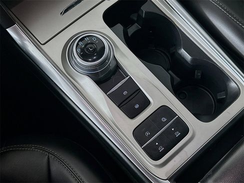 Used 2021 Ford Explorer XLT w/ Equipment Group 202A image 16