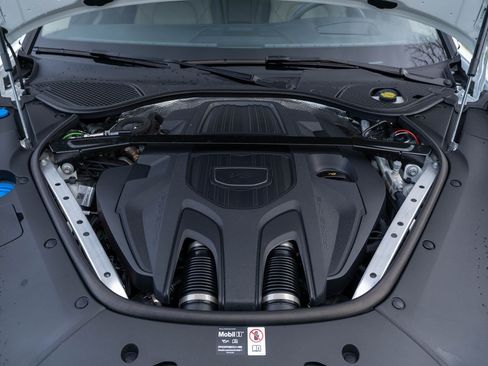 Certified 2025 Porsche Panamera image 18