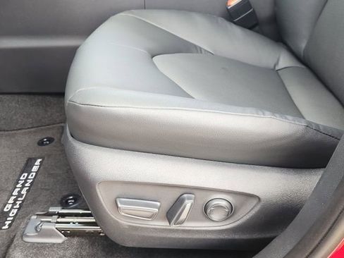 New 2026 Toyota Grand Highlander XLE image 17