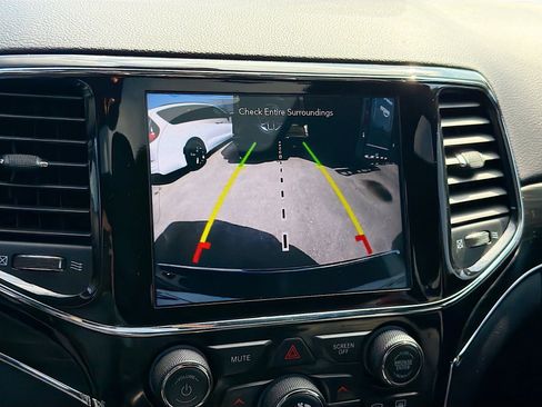 Used 2021 Jeep Grand Cherokee Limited w/ Premium Lighting Group image 34