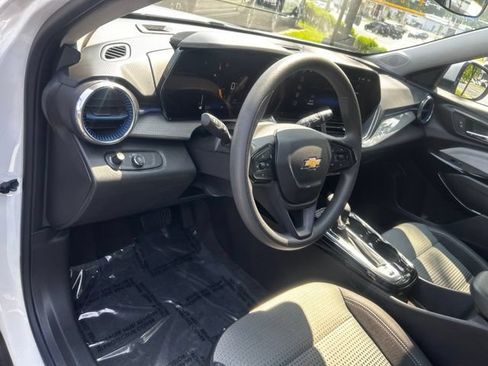 Used 2026 Chevrolet Trax LT FWD image 9