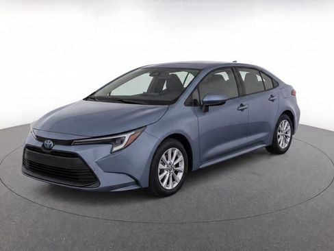 Used 2025 Toyota Corolla LE w/ LE Premium Package FWD image 8
