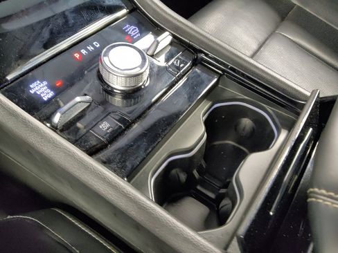 Used 2022 Jeep Grand Cherokee Overland w/ Luxury Tech Group IV AWD/4WD image 26