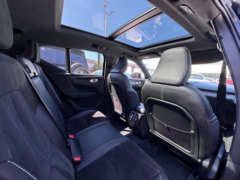 Used 2021 Volvo XC40 T5 R-Design w/ Climate Package image 27
