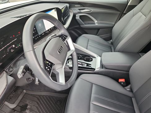Used 2025 Audi Q5 Premium w/ Premium Plus AWD/4WD image 5