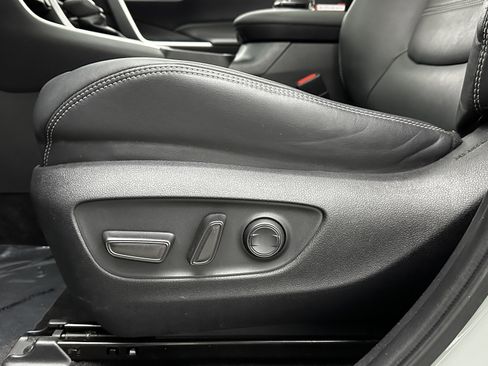 Used 2022 Toyota RAV4 XLE Premium image 14