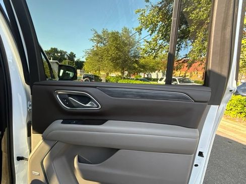 Used 2021 GMC Yukon XL SLT w/ Rear Media and Nav Package AWD/4WD image 20