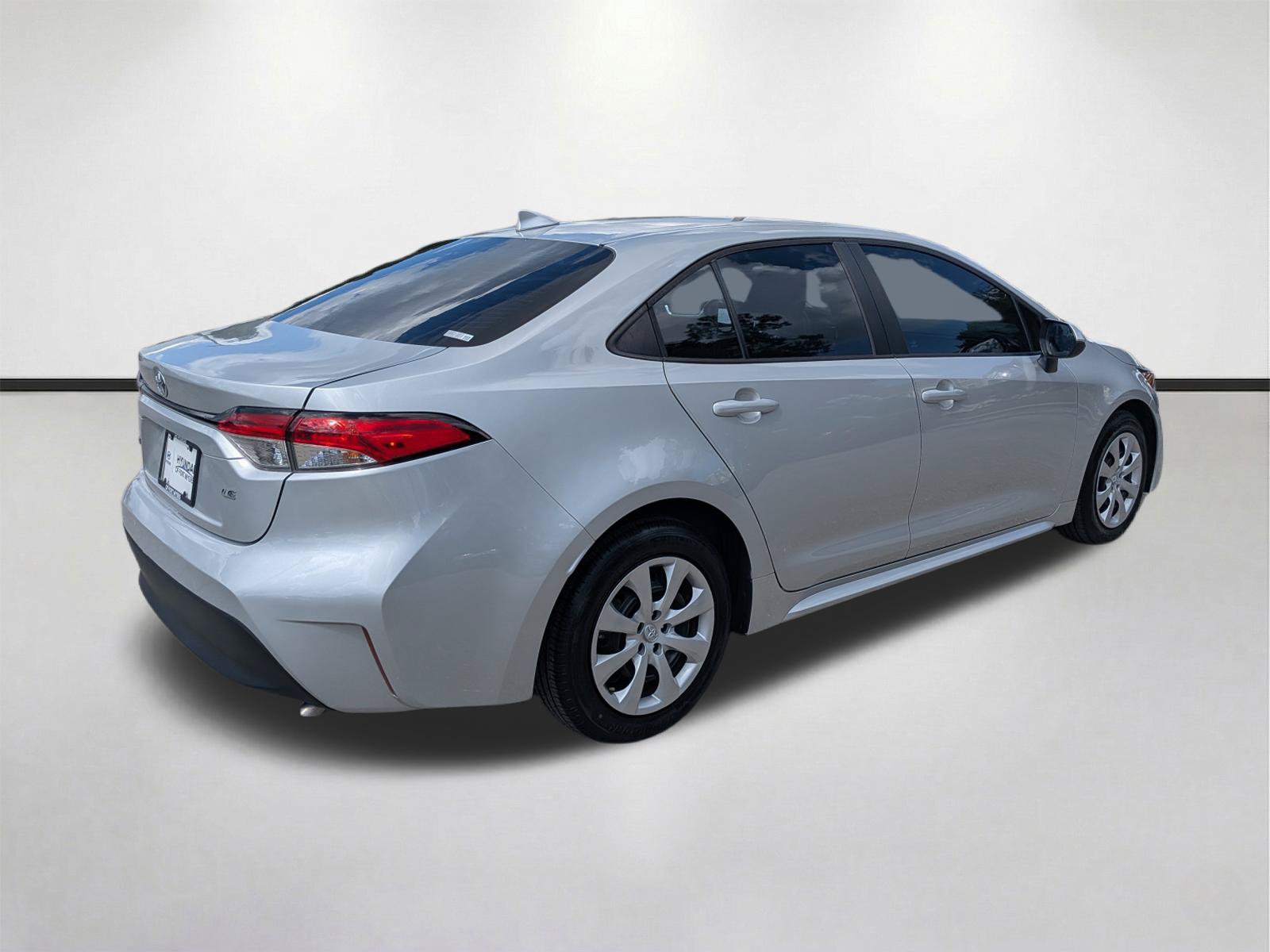 Used 2023 Toyota Corolla LE FWD image 4