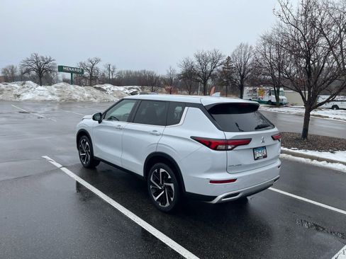 Used 2023 Mitsubishi Outlander SE image 5