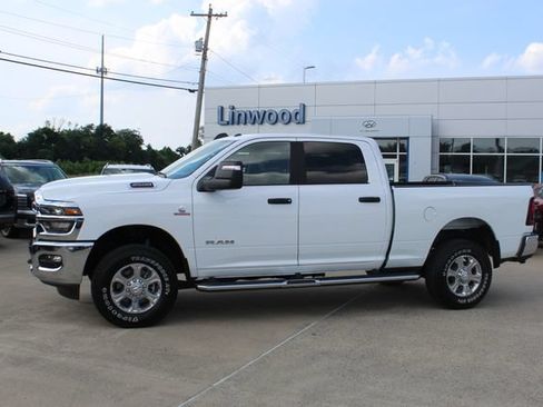 Used 2025 RAM 2500 Big Horn AWD/4WD image 2