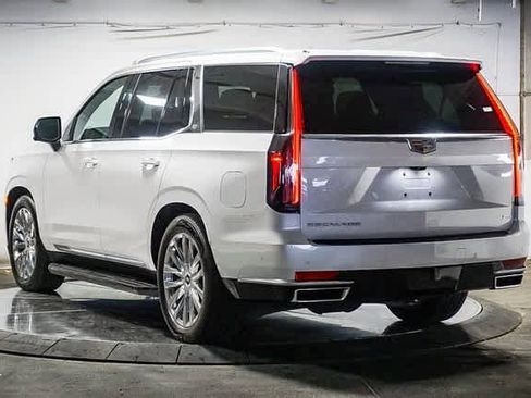 Used 2021 Cadillac Escalade Premium Luxury image 2