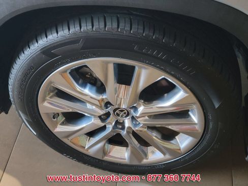 Used 2023 Toyota Highlander Limited w/ Protection Package #3 (TMS) AWD/4WD image 8