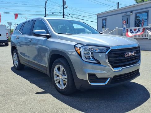 Used 2024 GMC Terrain SLE AWD/4WD image 1