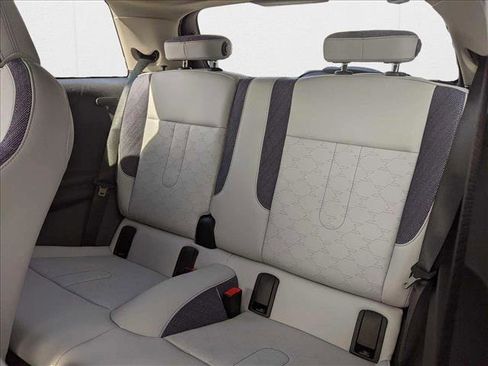 Used 2025 MINI Cooper 2-Door Hardtop image 16