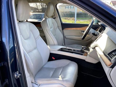 Used 2021 Volvo XC90 T5 Momentum w/ Protection Package Premier image 10