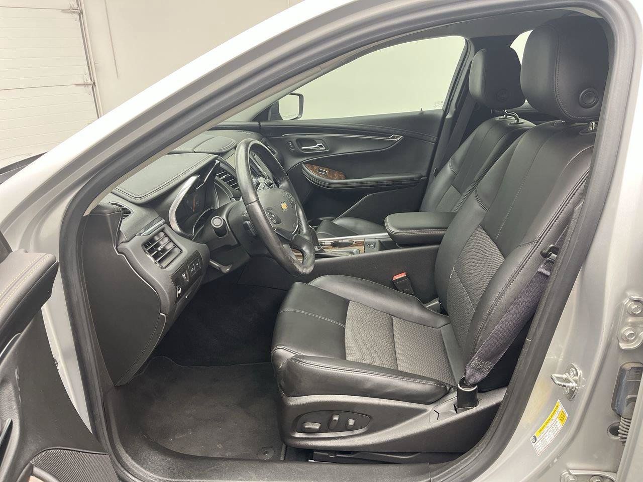 Used 2015 Chevrolet Impala LT w/ Convenience Package FWD image 3