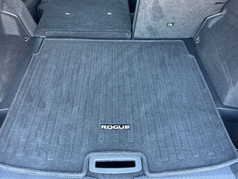 Used 2025 Nissan Rogue SV FWD image 17