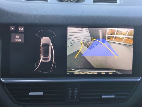 Used 2021 Porsche Cayenne Coupe image 25