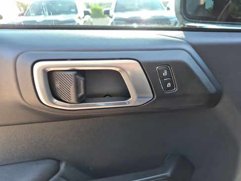 Used 2025 Ford Bronco Raptor AWD/4WD image 20