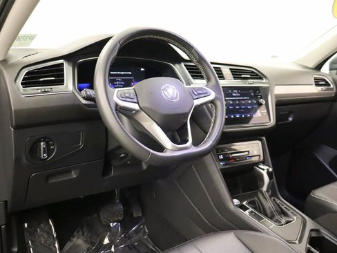 Certified 2023 Volkswagen Tiguan SE FWD image 14