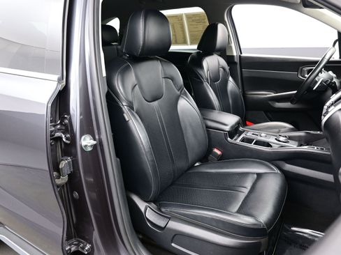Used 2021 Kia Sorento S image 16