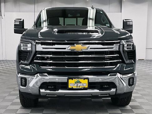 Used 2025 Chevrolet Silverado 2500 LTZ w/ LTZ Convenience Package AWD/4WD image 4