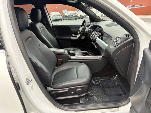 Used 2022 Mercedes-Benz GLB 250 image 15