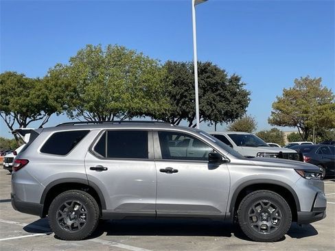 New 2025 Honda Pilot TrailSport image 3