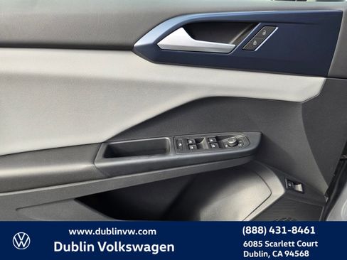 Certified 2022 Volkswagen Taos SE image 14