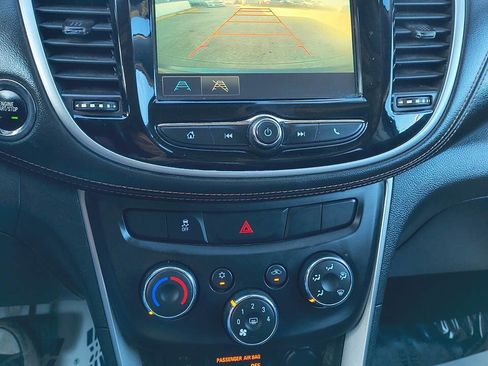 Used 2017 Chevrolet Trax LT w/ LT Convenience Package image 11