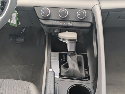 New 2026 Hyundai Elantra SE FWD image 18