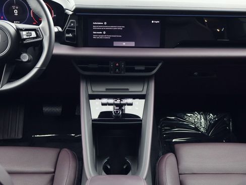 Certified 2025 Porsche Macan Electric RWD image 18