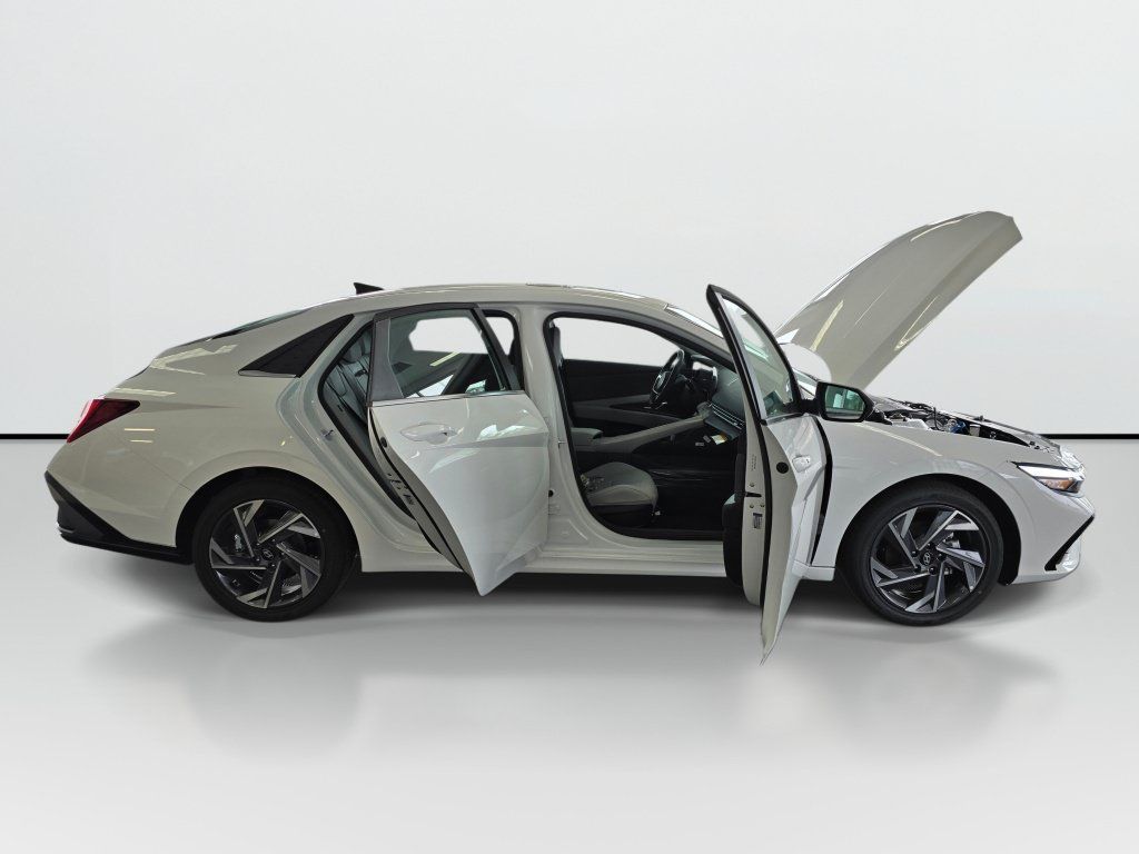 New 2026 Hyundai Elantra Limited FWD image 10