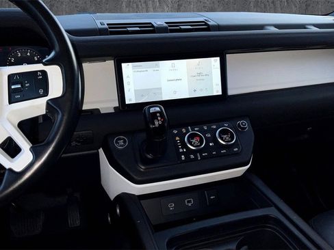Used 2022 Land Rover Defender 110 SE image 9