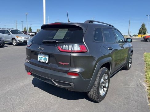 Used 2019 Jeep Cherokee Trailhawk w/ Cold Weather Group image 6