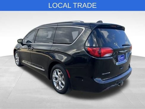 Used 2017 Chrysler Pacifica Limited image 6