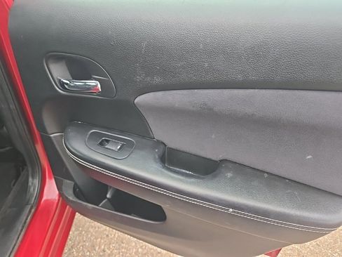 Used 2011 Chrysler 200 S image 23