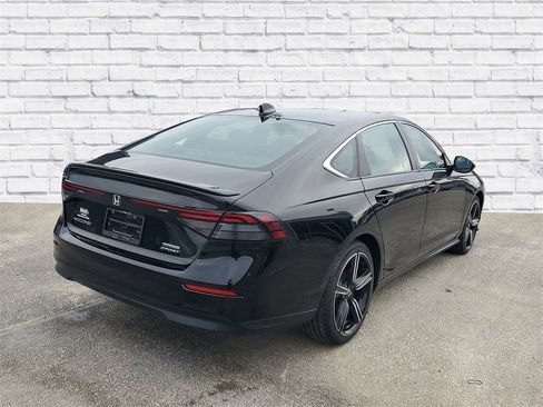 Used 2024 Honda Accord Sport image 2