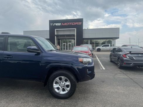 Used 2023 Toyota 4Runner SR5 AWD/4WD image 10