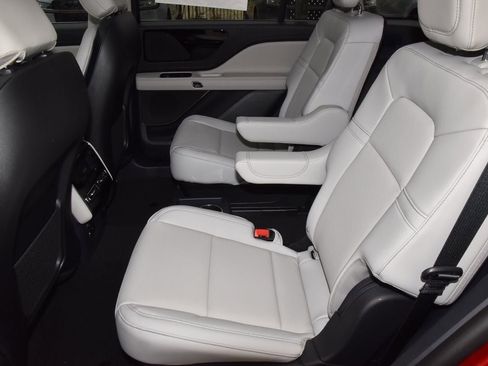 New 2026 Lincoln Aviator AWD image 14