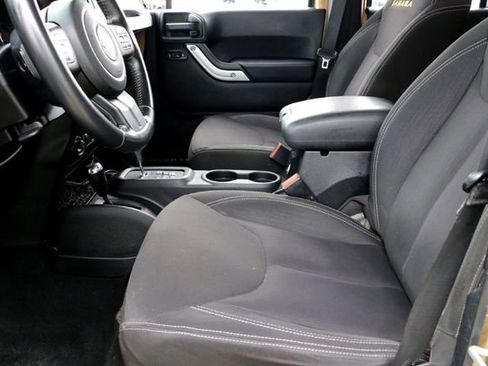 Used 2015 Jeep Wrangler Unlimited Sahara image 10