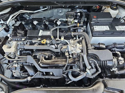 Used 2024 Toyota Corolla Cross XLE image 30