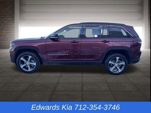 Used 2024 Jeep Grand Cherokee Limited w/ Luxury Tech Group II image 10