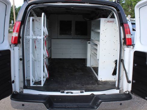 Used 2015 Chevrolet Express 3500 RWD image 19